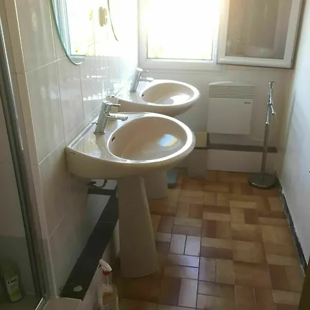 With 3 Bedrooms In Saint-raphael, With Wonderful Sea View An Apartment *