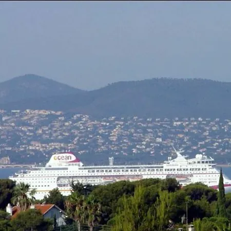 With 3 Bedrooms In Saint-raphael, With Wonderful Sea View An Apartment