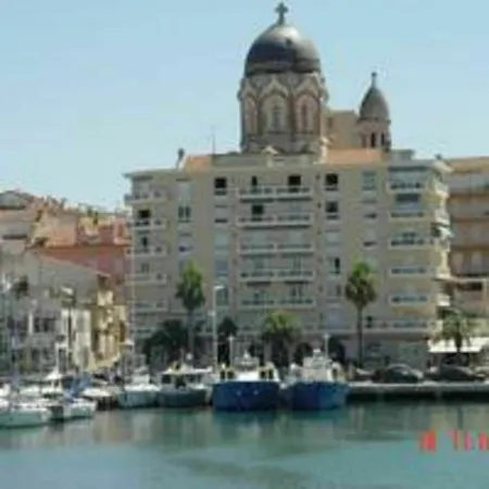With 3 Bedrooms In Saint-raphael, With Wonderful Sea View An *